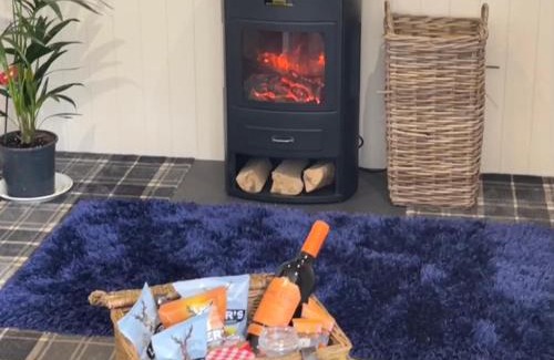 Storwood House | Oak Boutique Lodge includes hot tub air con & dog