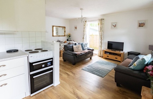 Henfield House | Oak Cottage by Interhome