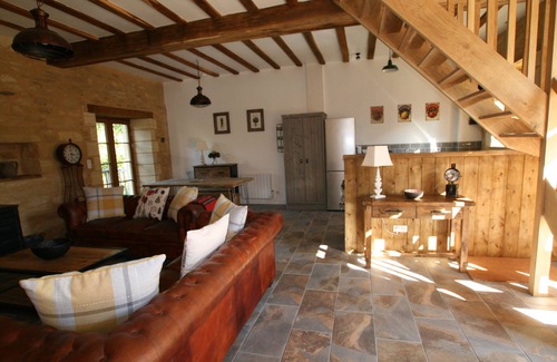 Saint-Sulpice-d'Excideuil House | Oak Barn Luxury Self Catering Property with pool, ideal for families and couples