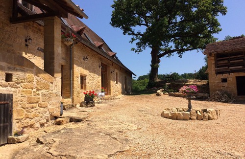 Saint-Sulpice-d'Excideuil House | Oak Barn Luxury Self Catering Property with pool, ideal for families and couples