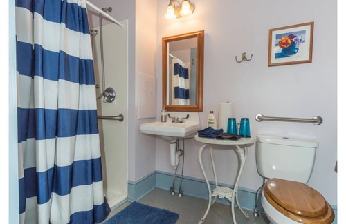 Alton Bed & Breakfast | Oak Grove B&B Queen rm. separate entrance-Pet Friendly