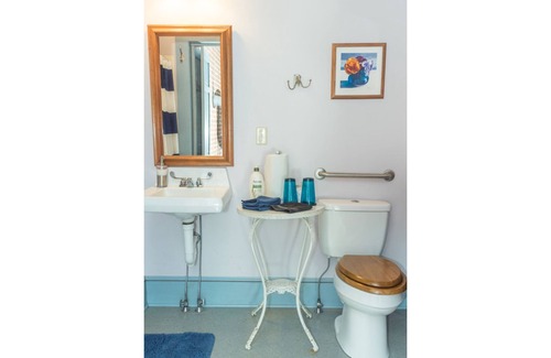 Alton Bed & Breakfast | Oak Grove B&B Queen rm. separate entrance-Pet Friendly