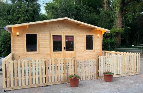 Caldicot Other | Oak Tree Cabin