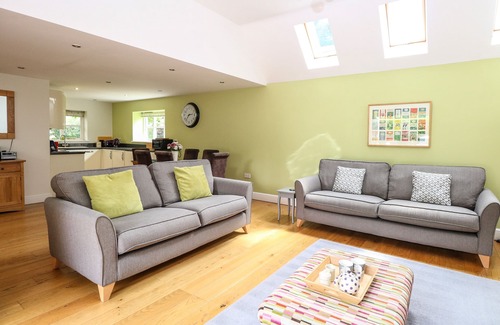 Crostwick Cottage | OAK TREE LODGE, family friendly, luxury holiday cottage in Crostwick