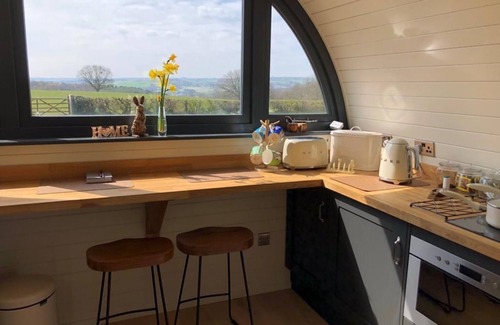 Dronfield Cabin | Oak Tree Retreat - sleeps 2 guests in 1 bedroom