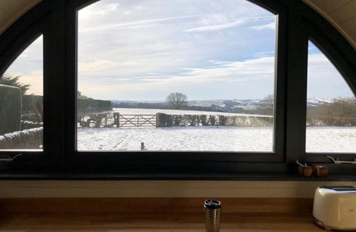 Dronfield Cabin | Oak Tree Retreat - sleeps 2 guests in 1 bedroom