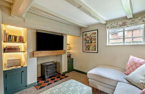 Stone House | Oak Tree Thatched Cottage