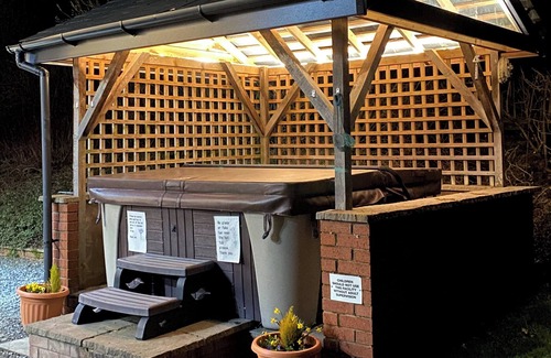 Tirabad Cottage | Oak View Cottage