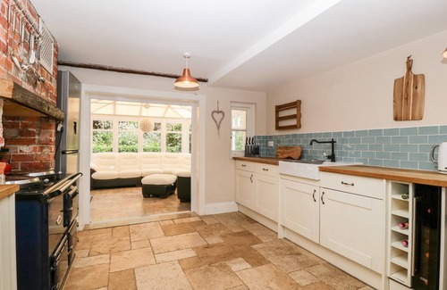 New Forest District House | OAKAPPLE COTTAGE, pet friendly, luxury holiday cottage in Lyndhurst