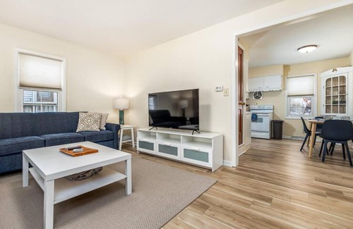 Dubuque House | Oaklie's Bungalow - Charming Home in Dubuque
