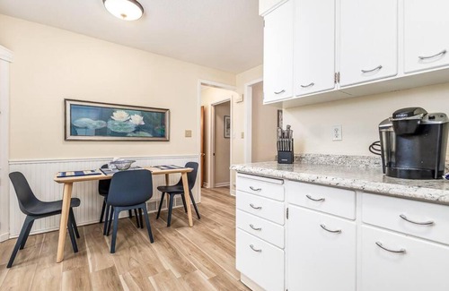 Dubuque House | Oaklie's Bungalow - Charming Home in Dubuque