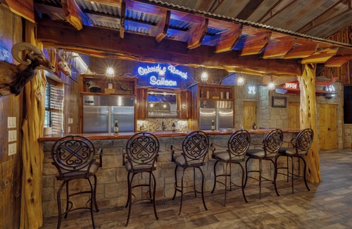 Johnson City House | Oakridge Ranch Pool+Hot-tub Pickleball Court