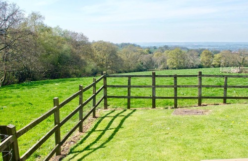 Cullompton House | Oaktree Cottage a house with amazing views of the Devon Countryside
