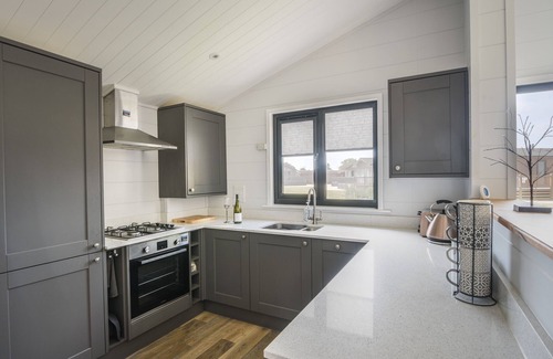 Combpyne Cottage | OAKWOOD 2 @ PINEWOOD RETREAT, family friendly in Lyme Regis