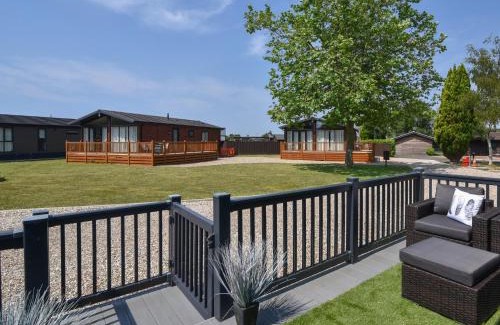 Combpyne House | Oakwood 2 Pinewood Retreat