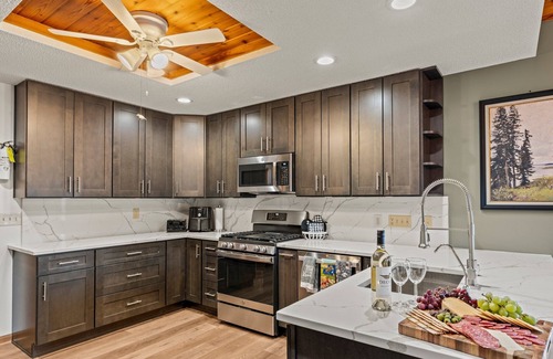 Wisconsin Dells House | Oakwood Manor: Hot Tub, Sauna, Fire Pit, Games