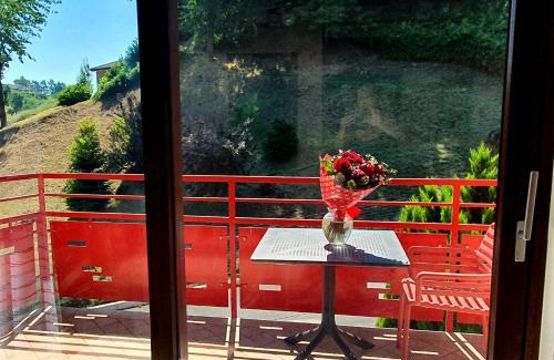 Mombercelli Apartment | Oasi del Monferrato - appartamento rosso