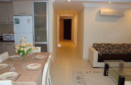 Sorgun Mahallesi Apartment | Oasis E14, 2 bed fourth floor in popular gated community