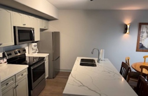 Oro-Medonte Condo | Oasis Family Cottage-GetawaysnHome in Shanty Bay, ON