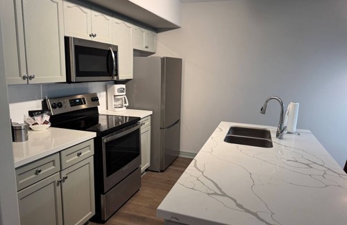 Oro-Medonte Condo | Oasis Family Cottage-GetawaysnHome in Shanty Bay, ON