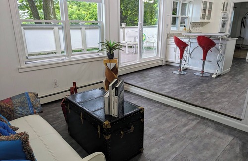 South End House | Oasis in the Hill: 3 Story Home w/Yoga room & Panoramic Lake & Mountain Views