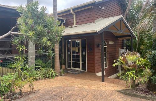 Ulladulla Hotel | Oasis Inn Ulladulla - Welcoming Guests 18 Years and Older
