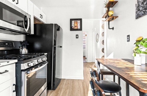 West New York Apartment | Oasis on the Hudson River: NYC Views & Vibes, Charming 2 Bedroom with Wifi
