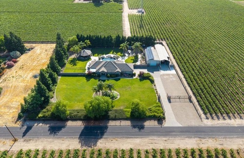 Victor House | Oasis on the vine - Custom Luxury home with Resort Amenities, 1800sqft Game Room