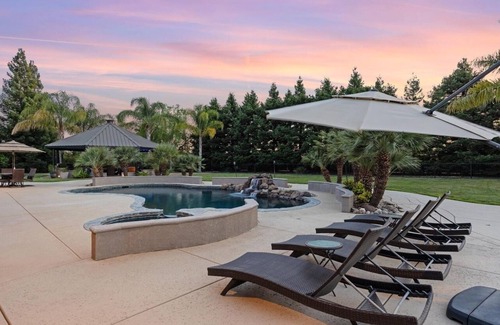 Victor House | Oasis on the vine - Custom Luxury home with Resort Amenities, 1800sqft Game Room