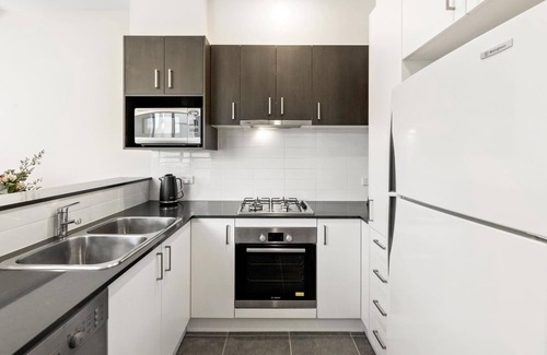 Lawson Apartment | Oasis on Wanderlight. Views of Black Mountain tower, family-friendly!