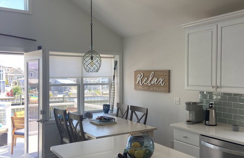 Dover Beaches North House | OB2 Bay front 3 bedroom home- walk to beach {top floor living only}