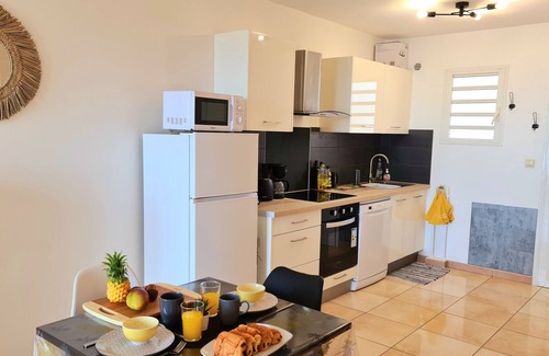 La Possession Apartment | Ocean apartment, sea view for 2 people