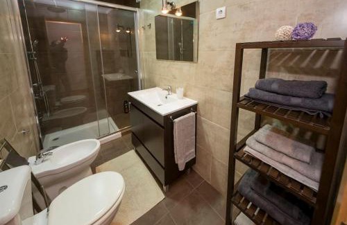 Costa de Caparica Apartment | Ocean Avenue Apt, beach, surf, golf, sunsets,walks