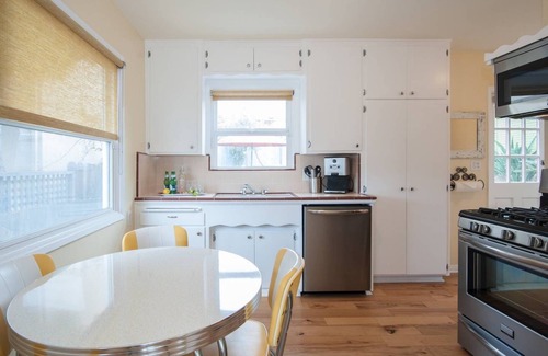 Ocean Beach Cottage | Ocean Beach Garden Cottage - Cozy Coastal Retreat