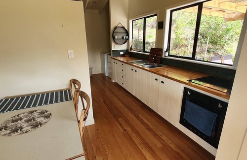 Mangawhai Heads House | Ocean Beach Retreat - Great views, sun, privacy, wifi, walk to the surf beach/estuary.
