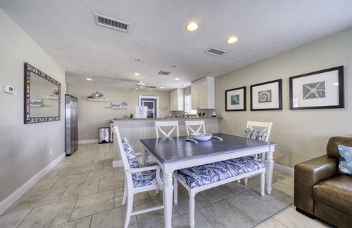 O'byrne Apartment | Ocean Breeze Beach Bungalow