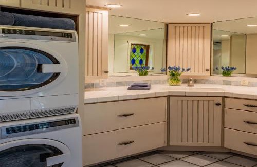 Summerland Villa | Ocean Breeze Bungalow by Paradise Retreats