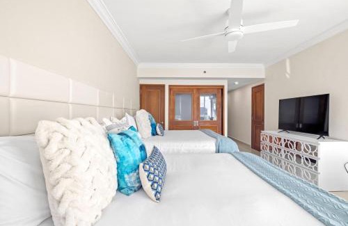 Puerta de Tierra Apartment | Ocean Breeze Resort With Lagoon View - 4 Guests