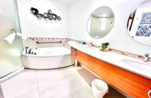 Puerta de Tierra Apartment | Ocean Breeze Resort With Lagoon View - 4 Guests
