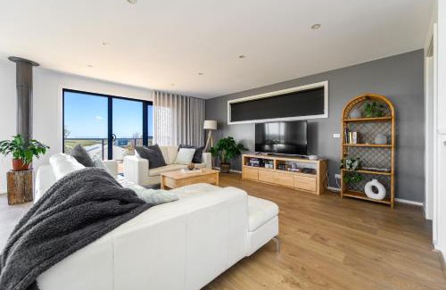 Kilcunda House | Ocean & Country Views, Spa, Pets Welcome, Fireplace - Your Ocean Oasis 10 minutes to Phillip Island