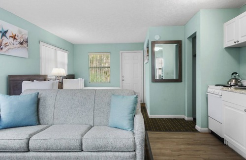 Bridgeport Heights Hotel | Ocean Court Beachfront Hotel