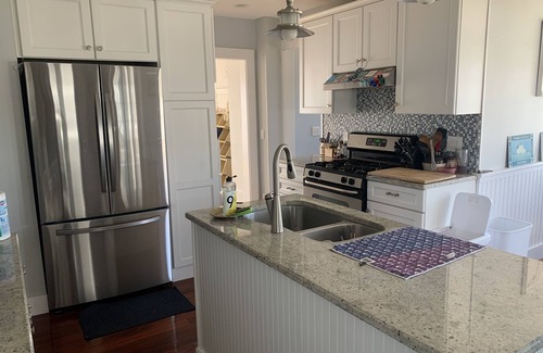 Minot House | Ocean Front! 2 minute walk to beach!