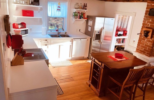 Fernwood Cottage | Ocean-front cottage on private, treed lot.