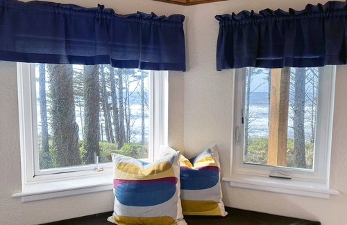 Yachats Condo | Ocean Front, Harmony at Oregon House, Stairs to the Beach!