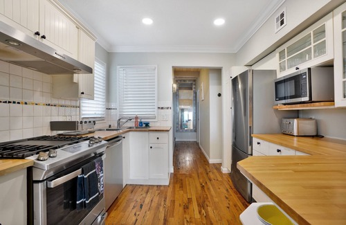 Sharp Park House | Ocean Front Home- French Villa - Pacifica-San Francisco! Hear waves and relax!