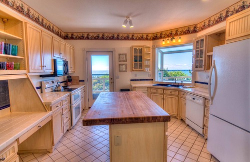 Seal Rock House | Ocean Front Home With Spectacular Views! Dog Friendly!