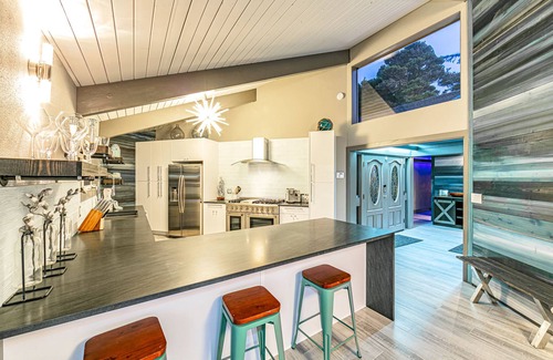 Newport House | Ocean Front Luxury-Best Views-Private beach access- Stunningly renovated