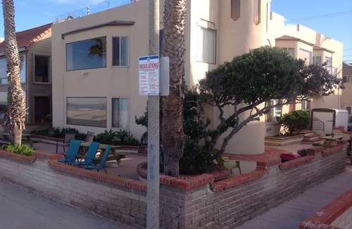 South Mission Beach Apartment | Ocean Front, On The Boardwalk