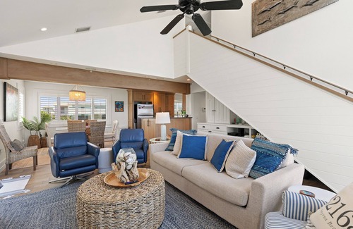 Bethune Beach House | ☀️Ocean Front - Pet Friendly - Steps to Beach - Dolphin House ☀️