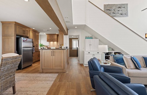 Bethune Beach House | ☀️Ocean Front - Pet Friendly - Steps to Beach - Dolphin House ☀️
